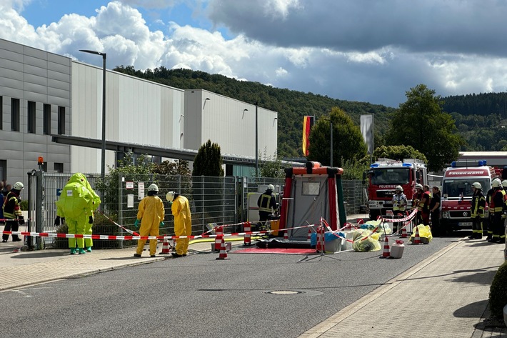FW Finnentrop: Gefahrstoffaustritt in Finnentrop-Frielentrop