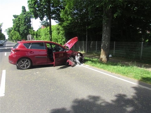 POL-ME: Hoher Sachschaden nach Alleinunfall - 2605078