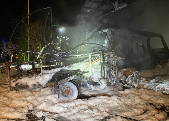 FW Lüchow-Dannenberg: +++ Einsatzreiche Silvesternacht für die Feuerwehren in Lüchow-Dannenberg +++ Wohnhäuser in Gefahr +++ Wohnhaus in Zernien unbewohnbar +++ Feuerwehr bis in die Mittagsstunden im Einsatz +++