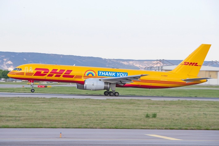 PM: DHL Express fliegt &quot;Dankeschön&quot; an seine Mitarbeiter quer durch Europa / PR: DHL expresses appreciation to its employees on a Boeing 757 plane