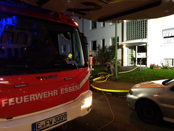 FW-E: Zimmerbrand in Mehrfamilienhaus, ältere Dame verstorben
