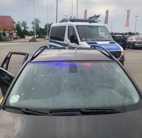 BPOL-FL: Süderlügum - Dänischer Fahrer benutzt Blaulicht - Mehrere Autofahrer verunsichert