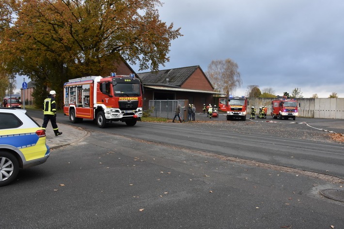 FW-ROW: Feuer in Lagerhalle - Feuerwehr verhindert schlimmeres