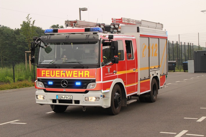 FW Dinslaken: Gemeldeter Dachstuhlbrand im Krankenhaus.