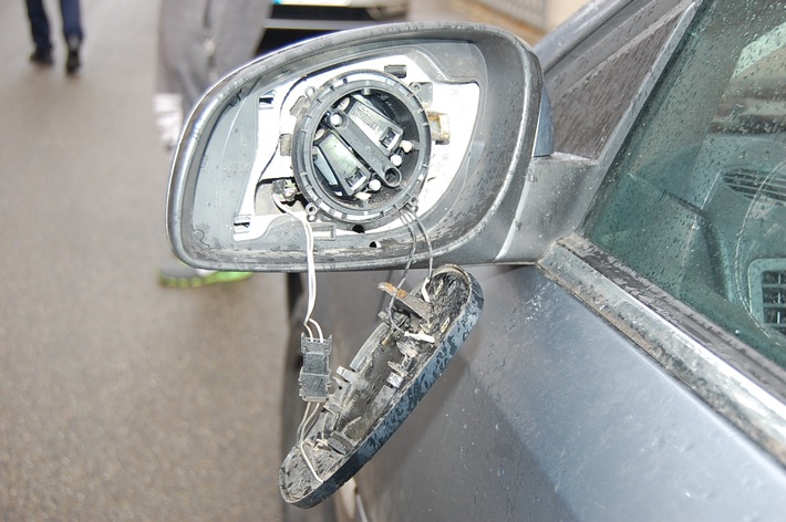 POL-PDKL: Verkehrsunfall mit Feldhaubitze während Manöver