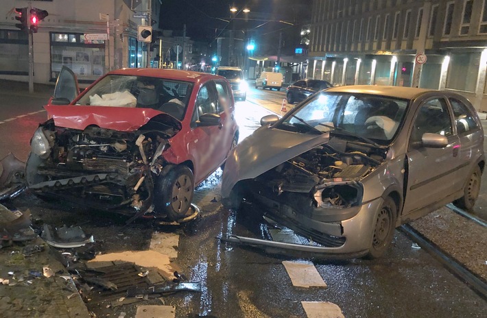POL-BO: Verkehrsunfall mit vier Verletzten in Witten