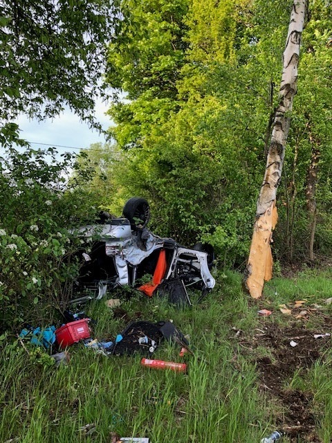 POL-PDTR: PKW-Alleinunfall mit leicht verletztem Fahrer