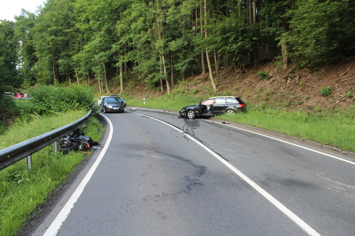 POL-PDNR: Pressemitteilung der PI Altenkirchen vom 03.06.2018
Verkehrsunfall mit Personenschaden auf der B 256 Gem. Flammersfeld