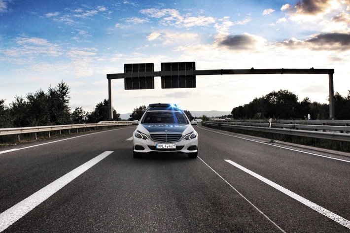 POL-PDNW: Polizeiautobahnstation Ruchheim - Frau mit über 2 Promille auf der Autobahn unterwegs