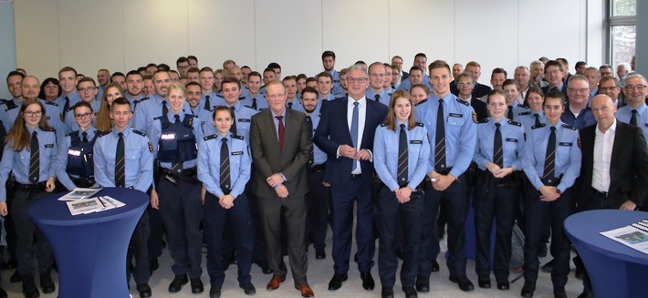 POL-PPKO: Polizeipräsident Karlheinz Maron begrüßt frisch graduierte Polizeibeamtinnen und Polizeibeamte