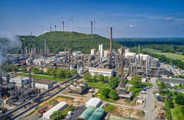 bp Pressemitteilung: bp schließt Verkauf der Raffinerie Gelsenkirchen an die Klesch-Gruppe ab