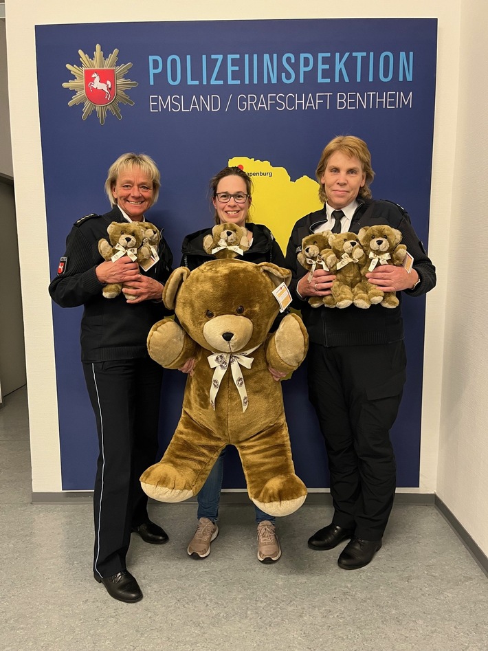 POL-EL: Landkreis - Deutsche Teddy-Stiftung übergibt Teddybären für Kinder in Notlagen an Polizeiinspektion Emsland / Grafschaft Bentheim
