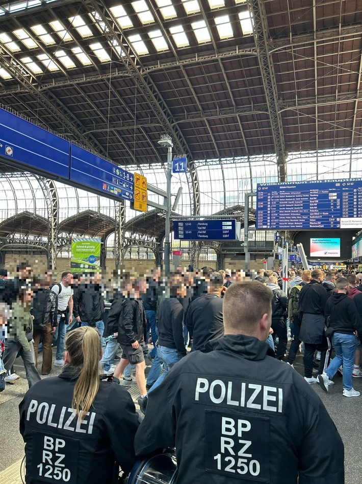 BPOL-HH: Einsatz der Bundespolizei im bahnpolizeilichen Bereich zur Begegnung in der 1. Bundesliga FC St. Pauli - VfB Stuttgart- Bundespolizei zieht positive Bilanz-