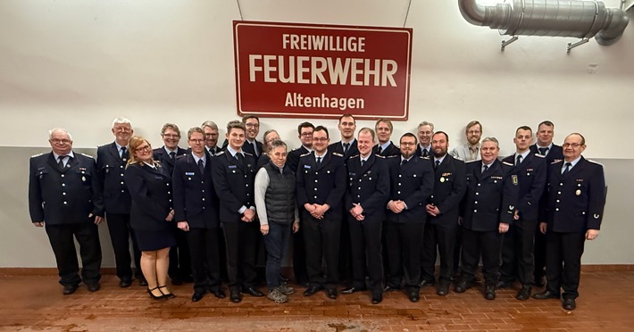 FW Celle: Jahreshauptversammlung der Ortsfeuerwehr Altenhagen - Neue Wehrführung gewählt