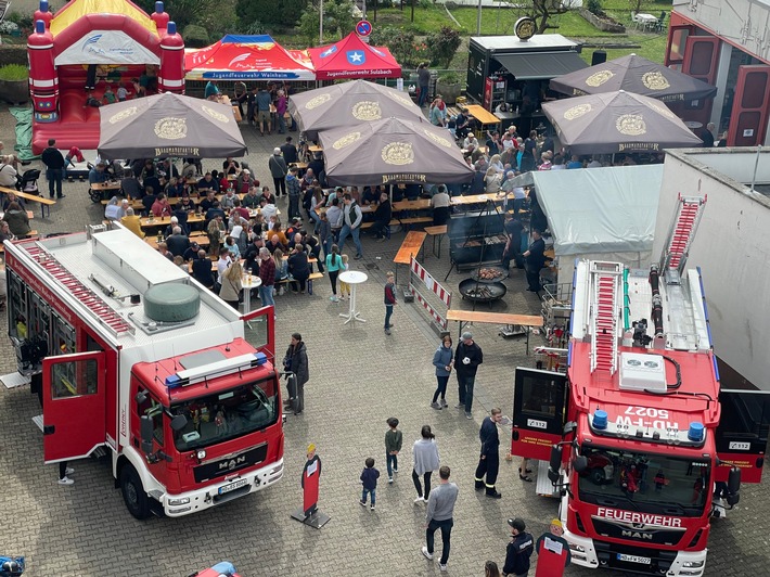 FW Weinheim: Blaulichtmeile in Sulzbach - Feuerwehr lädt zum Tag der offenen Tür