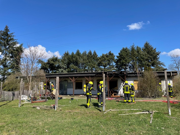 FW-F: Zuletzt von Hundeverein genutztes Gebäude ausgebrannt