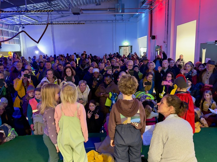 FW-OLL: Feuerwehr Huntlosen begrüßt rund 600 Teilnehmende zum ersten, gemeinsamen Laternelaufen