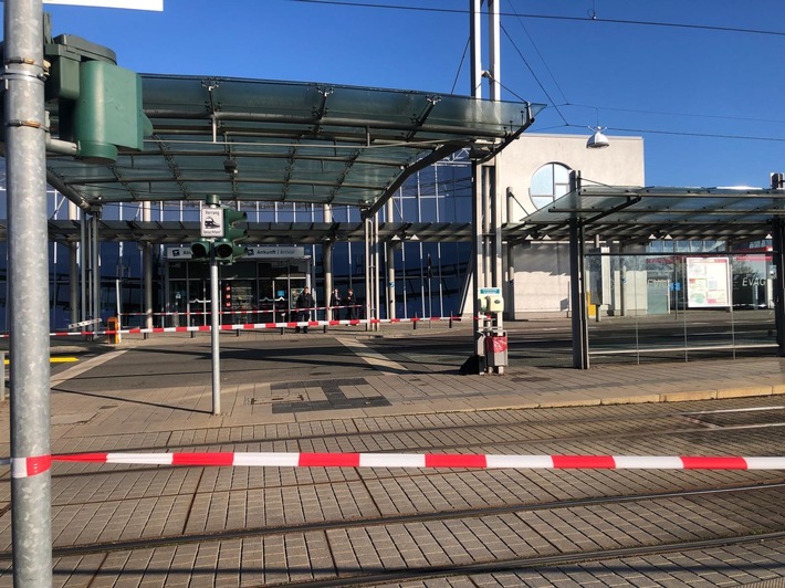 BPOLI EF: Zurückgelassener Rucksack löst Polizeieinsatz am Flughafen Erfurt-Weimar aus