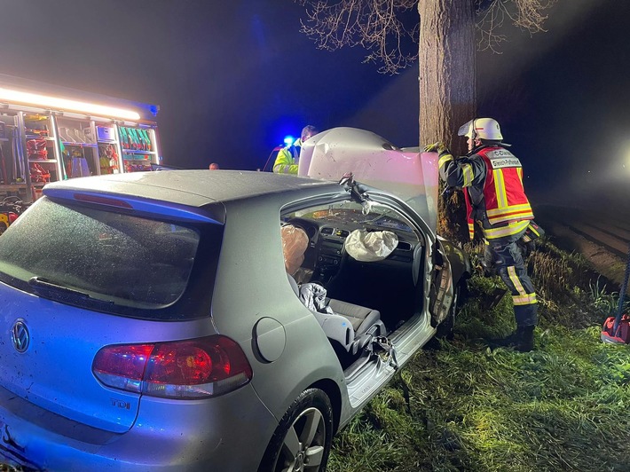 FW Bergheim: Zwei Verletzte nach Verkehrsunfall in Bergheim