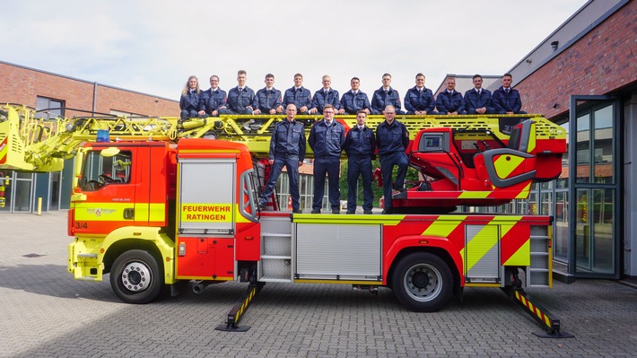 FW Ratingen: Feuerwehr Ratingen - Nachwuchs und Beförderungen