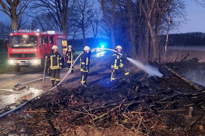FF Goch: Baumschnitt in Flammen