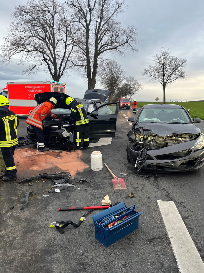 POL-HI: Vorfahrtverstoß am Upstedter Kreuz führt zu weiterem Verkehrsunfall