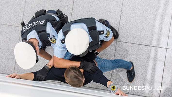 Bundespolizeidirektion München: Ohne Fahrschein dafür gewaltbereit und mit Drogen unterwegs