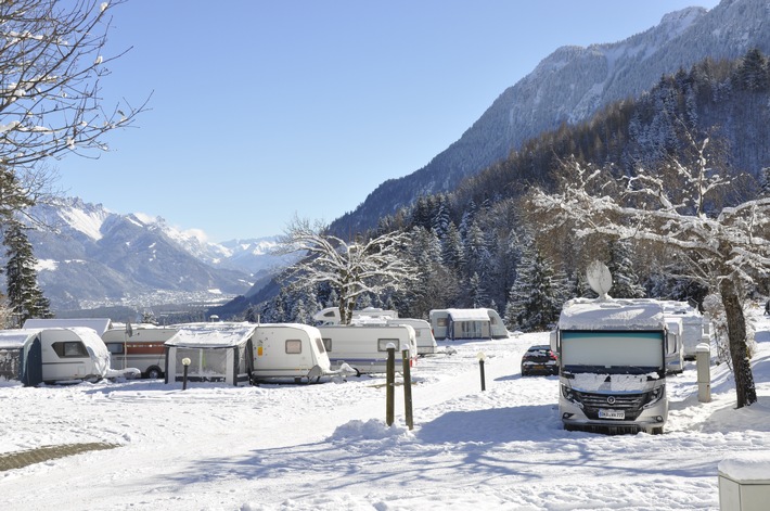 Zehn ADAC Tipps: So wird Wintercamping zum Erlebnis/Ausprobieren: Mietmobile für die kalte Jahreszeit/Reservieren: ADAC Superplätze fürs Skivergnügen/Bedenken: Isolierung, Wasser, Gas &amp; Schneeschaufel