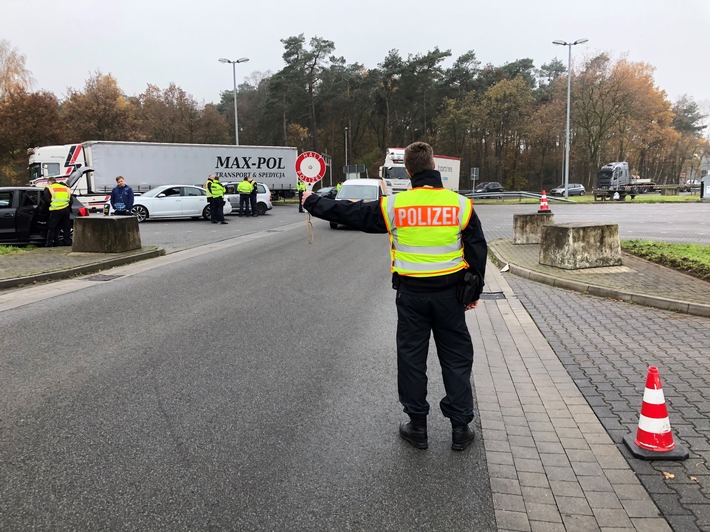 POL-OS: Länderübergreifende Kontrollaktion der Polizei - Drogen und &quot;rollende Zeitbombe&quot; aus dem Verkehr gezogen