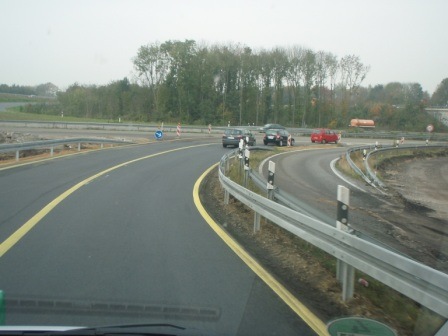 POL-D: ***Meldung aus dem Bereich der Autobahnpolizei*** Willich - Autobahnkreuz Neersen - Sicher und ohne Stau durch die Großbaustellen auf Autobahnen.