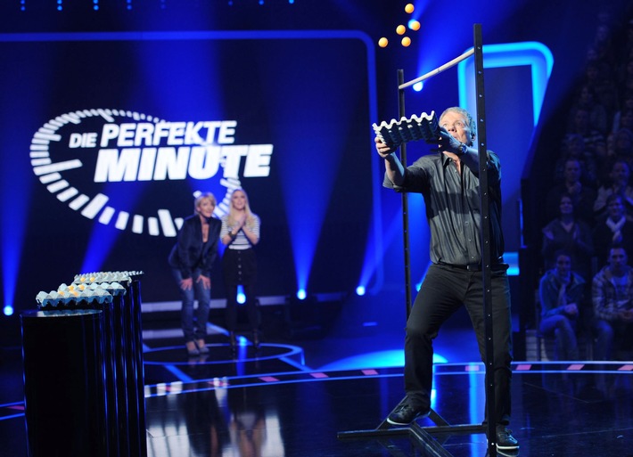 Jeanette Biedermann, Thomas M. Stein und Sonya Kraus beim Spieleabend von Ulla Kock am Brink in "Die perfekte Minute" (mit Bild)