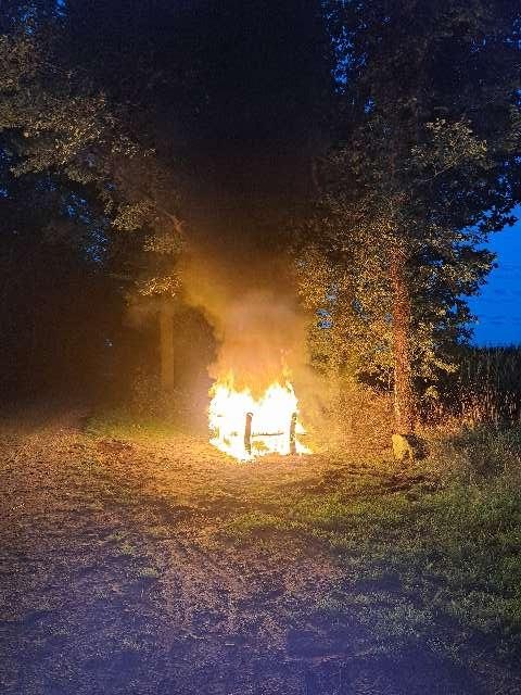 POL-WHV: Sachbeschädigung durch Inbrandsetzen