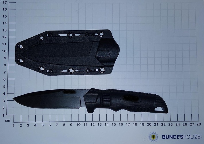 BPOL NRW: Bundespolizei beschlagnahmt Messer im Hagener Hauptbahnhof!