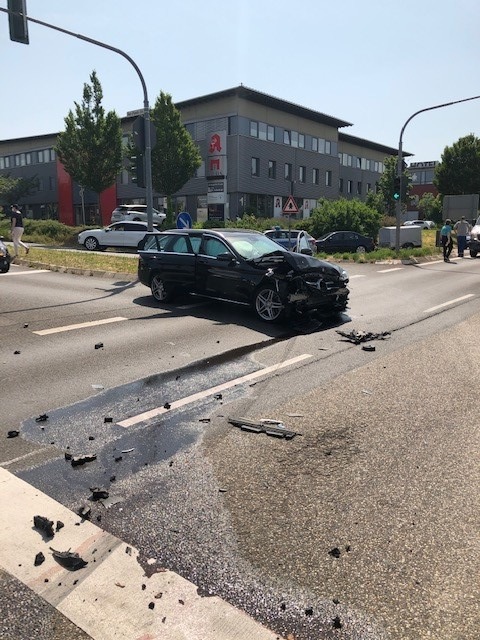 POL-PDLD: Rotlicht missachtet und Unfall verursacht