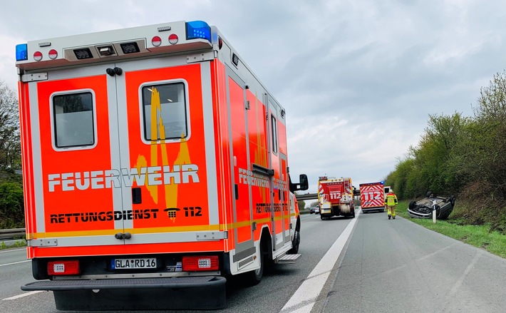 FW-GLA: Tödlicher Verkehrsunfall auf der BAB 2 und drei weitere Einsätze im Stadtgebiet hielten die Feuerwehr Gladbeck in Atem.
