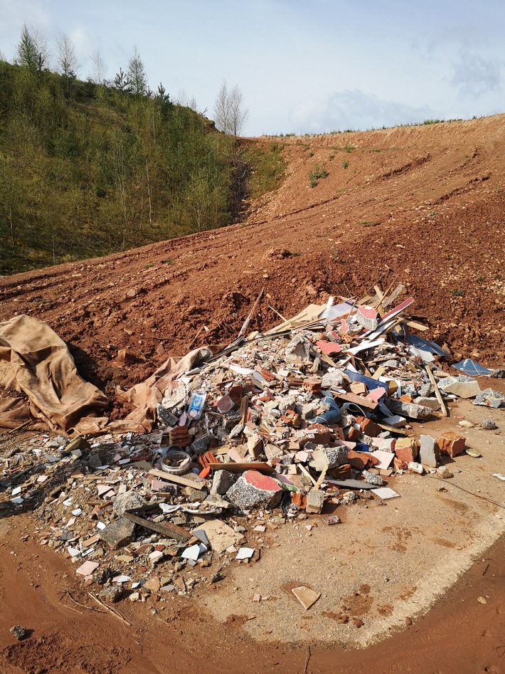 POL-NOM: Unerlaubt Müll entsorgt