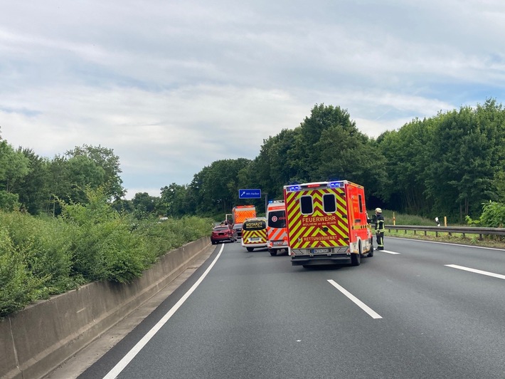 FW-MH: Verkehrsunfall BAB40 - eine verletzte Person