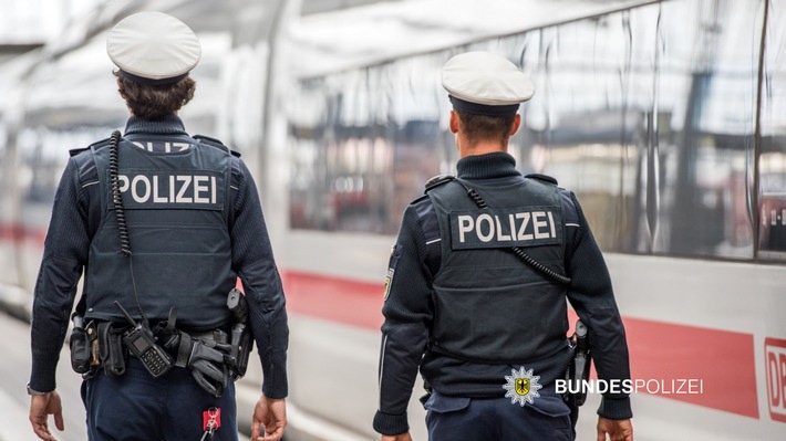 Bundespolizeidirektion München: 34-Jähriger unterschlägt Kopfhörer // Zufallsfunde bei Durchsuchungsmaßnahmen