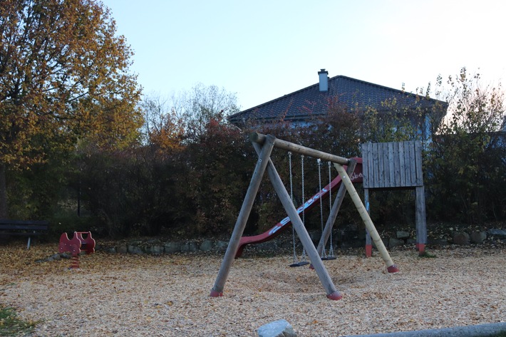 POL-PDTR: Kinder zündeln am Spielplatz