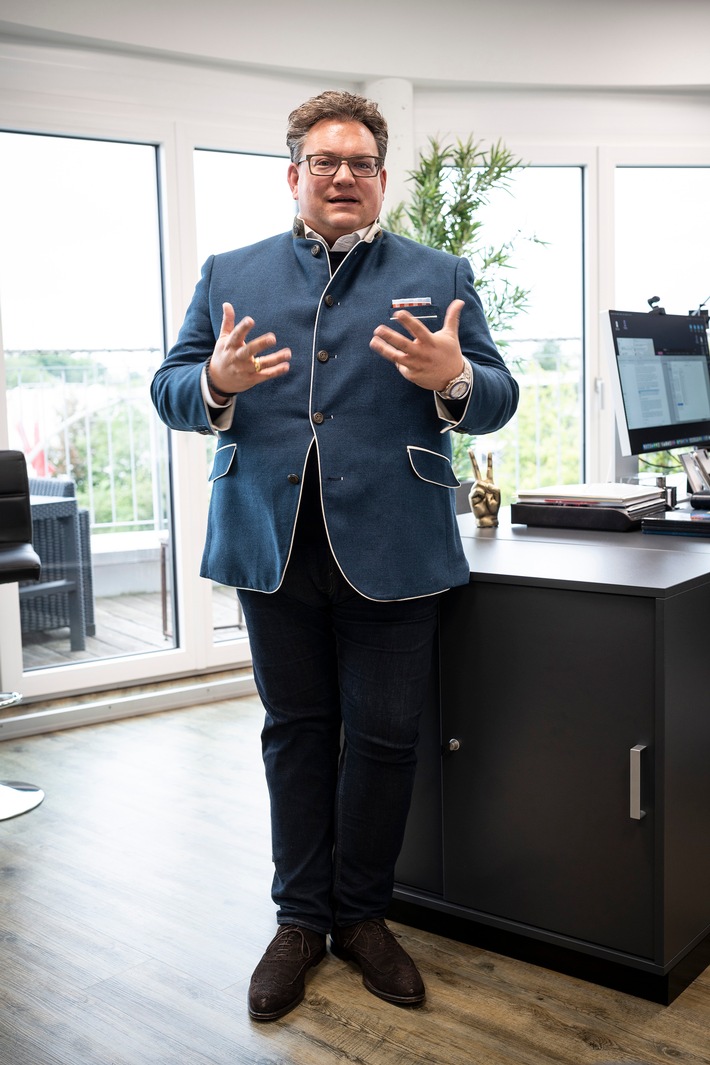 Bernhard Schindler, Unternehmer. Businesstower Office / Weiterer Text über ots und www.presseportal.de/nr/177121 / Die Verwendung dieses Bildes für redaktionelle Zwecke ist unter Beachtung aller mitgeteilten Nutzungsbedingungen zulässig und dann auch honorarfrei. Veröffentlichung ausschließlich mit Bildrechte-Hinweis.