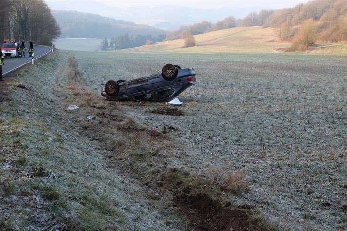 POL-PDKL: Verkehrsunfall, 
18-jährige Fahrerin zu schnell,leicht verletzt