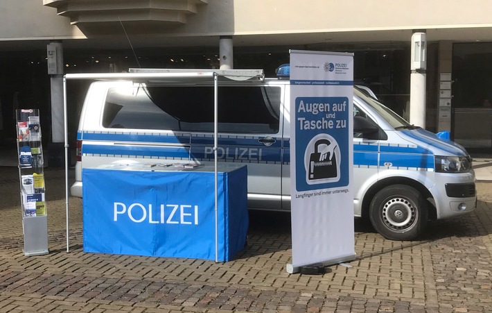POL-RBK: Rösrath - Infostand der Kriminalprävention auf dem Wochenmarkt