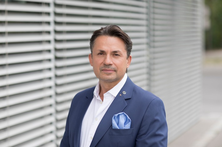 "Nach dem Atomzeitalter kommt das Neutrinozeitalter: weniger gefährlich und wesentlich effektiver" / Neutrino-Chef Holger Thorsten Schubart plädiert für Systemwandel