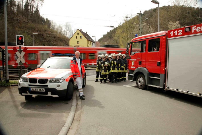 Im Notfall bleibt die Schranke zu: "K1 Magazin" an Deutschlands ärgerlichstem Bahnübergang - am Dienstag, 24. April 2012, um 21.55 Uhr bei kabel eins (BILD)