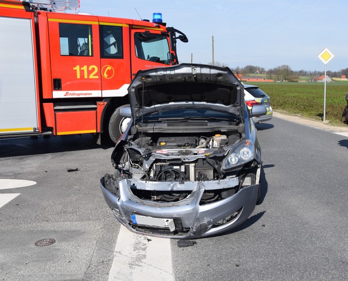 POL-HF: Unfall mit drei Verletzten- Vorfahrt missachtet