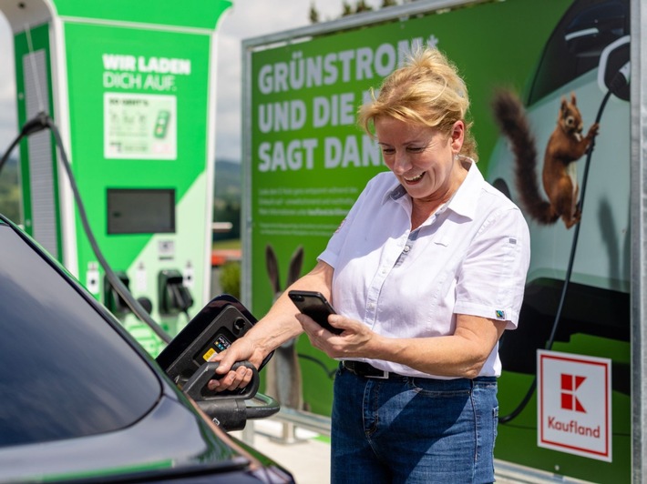 Noch bequemer E-Fahrzeuge auf dem Filialparkplatz laden mit der Kaufland Card