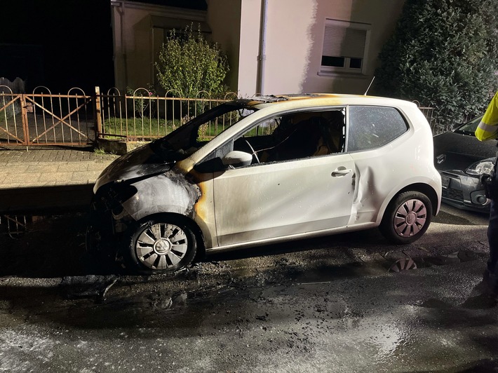 POL-ME: VW Up gleich zweimal in Brand gesetzt - 2510014