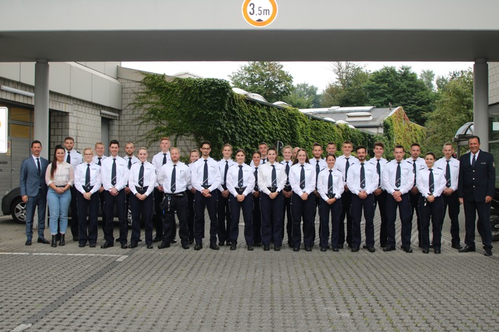 POL-SI: 29 neue Polizistinnen und Polizisten in Siegen-Wittgenstein begrüßt - #polsiwi