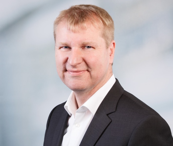 Die itelligence AG gibt heute die Ernennung von Jürgen Pürzer zum Finanzvorstand bekannt. Pürzer verstärkt den Vorstand der itelligence AG, des weltweit führenden SAP-Beratungshauses, ab dem 1. März 2020. Er übernimmt die Aufgabe von Norbert Rotter, dem Vorstandsvorsitzenden der itelligence AG | NTT DATA Business Solution Group, der dieses Amt in Personalunion seit dem 1. Mai 2019 ausgeübt hatte. Erst kürzlich meldete itelligence für das Geschäftsjahr 2019 einen Rekordumsatz von 1,040 Mrd. Euro. Weiterer Text über ots und www.presseportal.de/nr/24336 / Die Verwendung dieses Bildes ist für redaktionelle Zwecke honorarfrei. Veröffentlichung bitte unter Quellenangabe: "obs/itelligence AG/Markus Hofstätter"