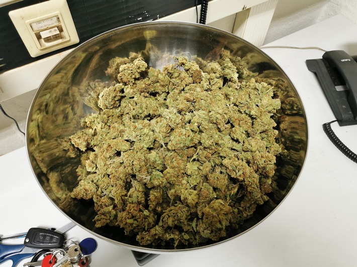 BPOL NRW: Bundespolizei stellt 500 Gramm Cannabis sicher